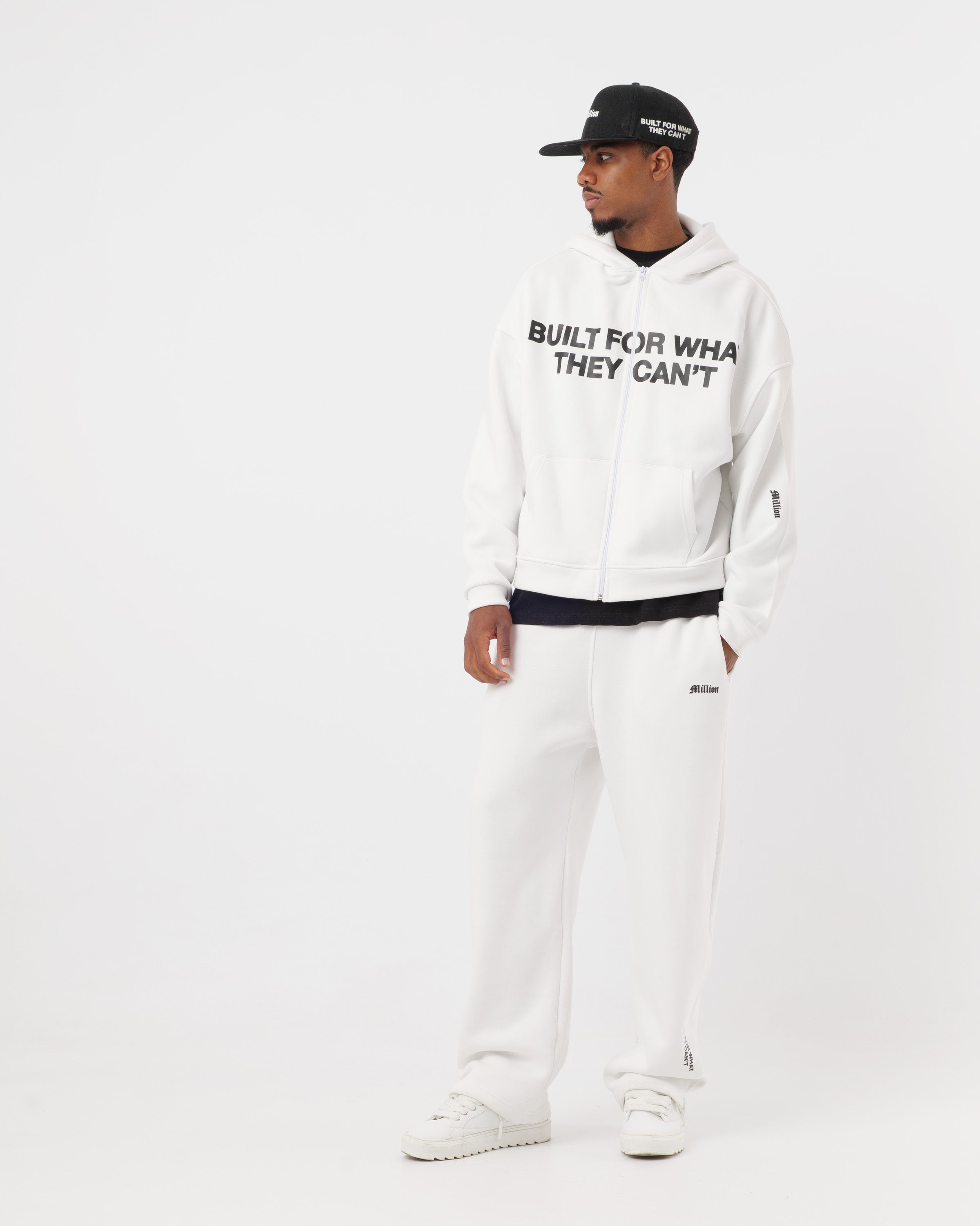 Tracksuit Built Cream